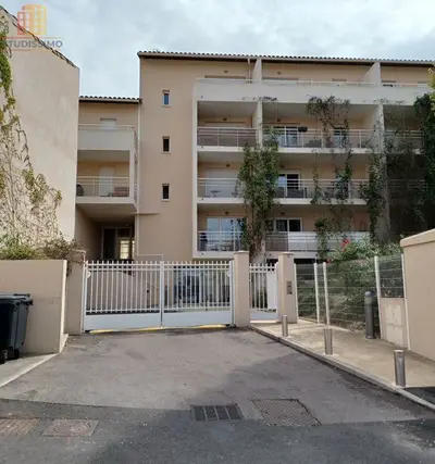 Studio à Istres