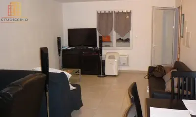 Studio à Istres