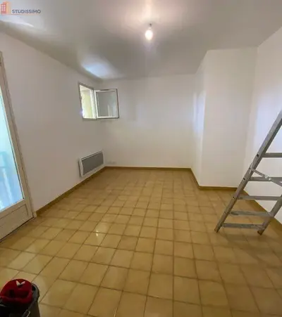 Studio à Bernis