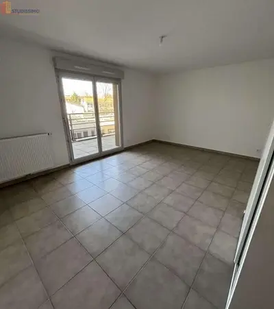 Studio à Sathonay-Camp