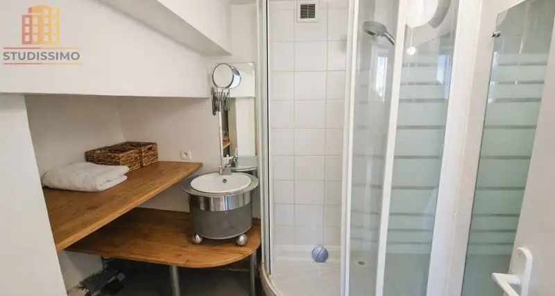 Studio 30m² Paris 10e Canal Saint-Martin - Mezzanine - Photo 1