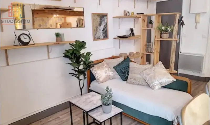 Studio 25m² Marseille 6e Préfecture - Extérieur 19m² - Photo 1