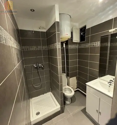 Studio 48m² Marseille 1er - À rafraîchir, 2e étage - Photo 1