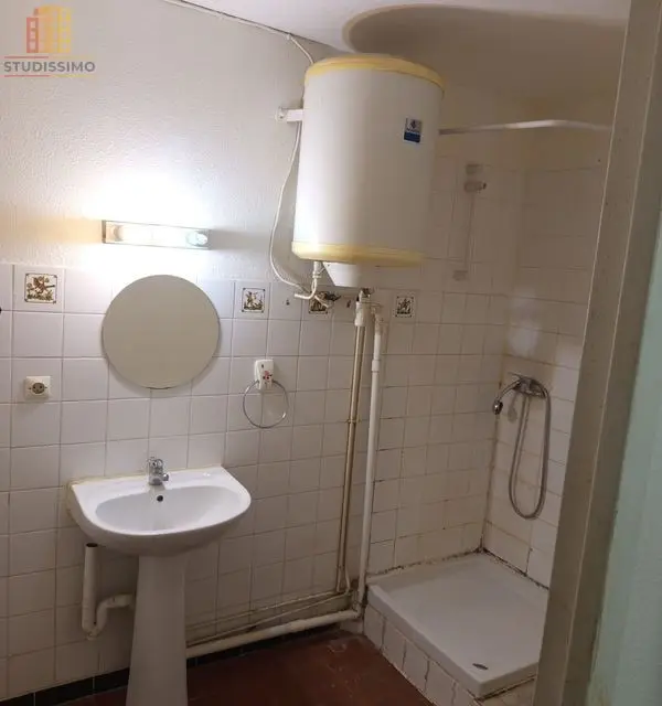 Studio 33m² Saint-Martin-de-Crau - DPE D, 1er étage - Photo 1