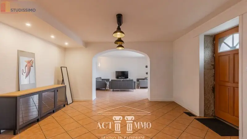 Studio 210m² Bourg-en-Bresse - Meublé, DPE D - Photo 2
