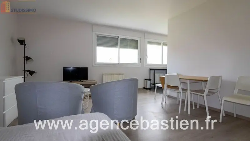 Studio meublé 33m² Divonne-les-Bains - Meublé, 3e étage - Photo 2