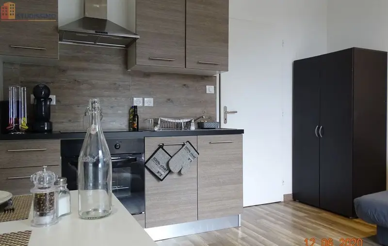 Studio meublé 18m² Bourg-en-Bresse - Proche clinique, disponible - Photo 2