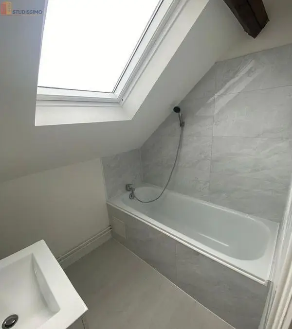 Studio 38m² Saint-Quentin - Entièrement rénové, cuisine équipée - Photo 1