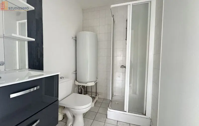 Studio meublé 30m² Montluçon - Étage élevé, DPE D - Photo 3