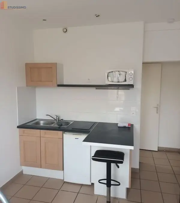 Studio meublé 18m² Montluçon 03100 - Place de parking - Photo 2