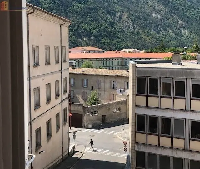 Studio meublé 28m² Digne-les-Bains - Garage fermé, cave - Photo 1