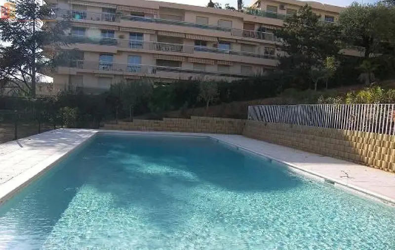 Studio meublé 20m² Nice 06200 - Lumineux, dernier étage - Photo 2