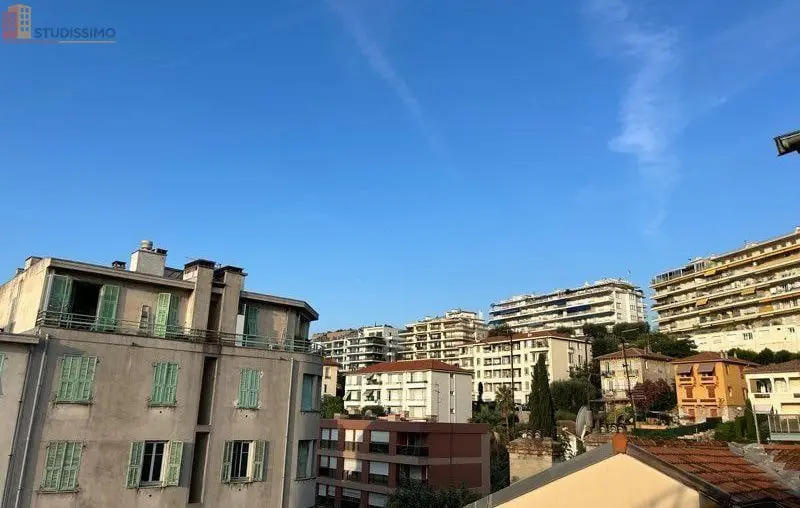 Studio meublé 21m² Nice 06000 - Proche quartier des Fleurs, lumineux - Photo 2