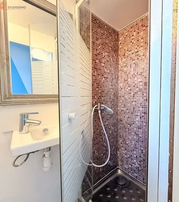 Studio meublé 10m² Nice 06300 - Proche port, lumineux - Photo 2