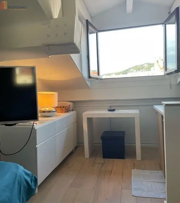 Studio meublé 15m² Cannes 06400 - Meublé, dernier étage - Photo 2