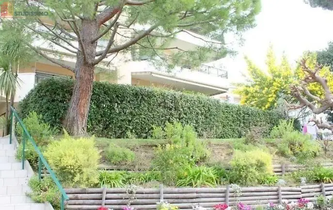Studio meublé 35m² Nice Cimiez - Terrasse, résidence avec piscine - Photo 3