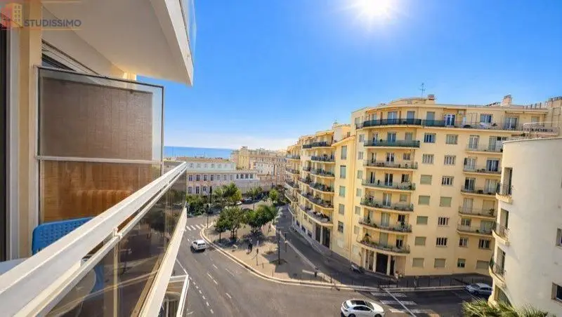 Studio meublé 20m² Nice 06000 - Vue ville et aperçu mer - Photo 2