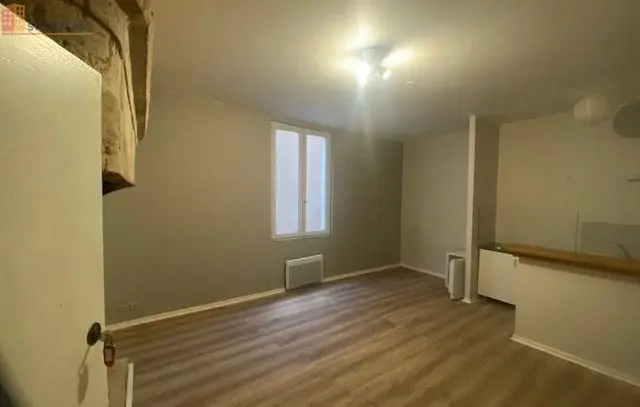 Studio 24m² Villefranche-de-Rouergue - 1er étage, DPE D - Photo 1
