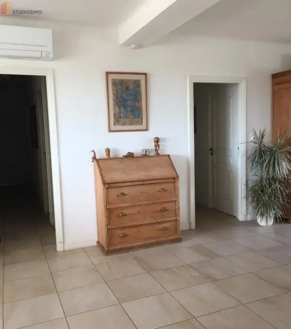 Studio meublé 10m² Marseille 8e - Étage élevé, lumineux - Photo 3