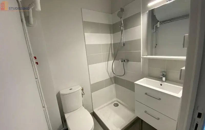 Studio meublé 13m² Aix-en-Provence 13100 - Meublé, dernier étage - Photo 3