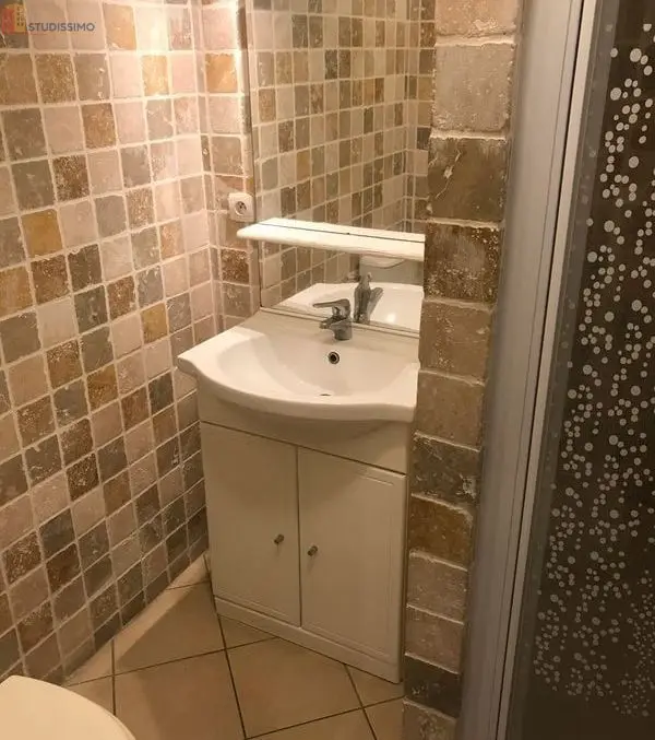 Studio meublé 20m² Port-Saint-Louis-du-Rhône - Meublé, 1er étage - Photo 2