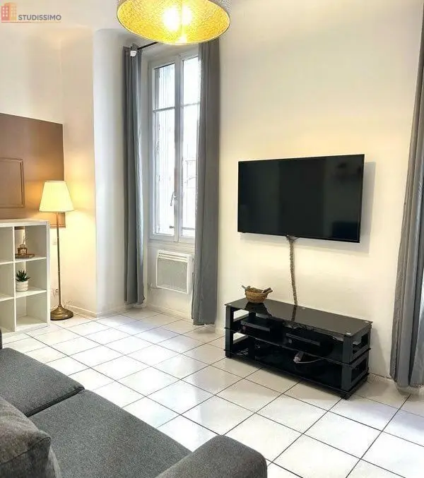 Studio meublé 25m² Marseille 1er - Centre-ville, lumineux - Photo 2