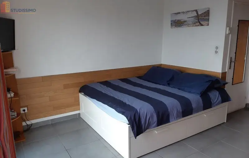 Studio meublé 20m² Marseille 1er - Lumineux, dernier étage - Photo 2