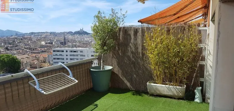 Studio meublé 20m² Marseille 1er - Lumineux, dernier étage - Photo 1