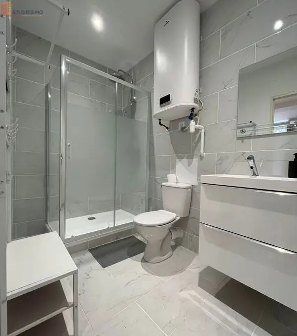 Studio meublé 25m² Castelnaudary centre - Rénové, salle de sport - Photo 2