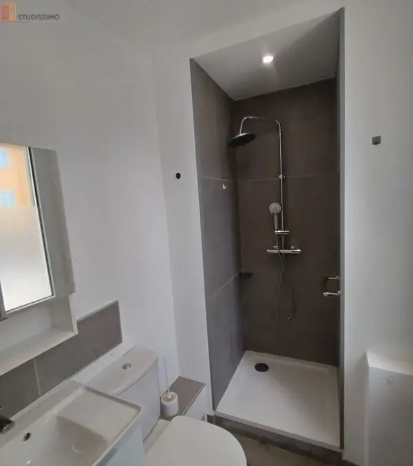 Studio meublé 20m² Salon-de-Provence - Meublé, 1er étage - Photo 2