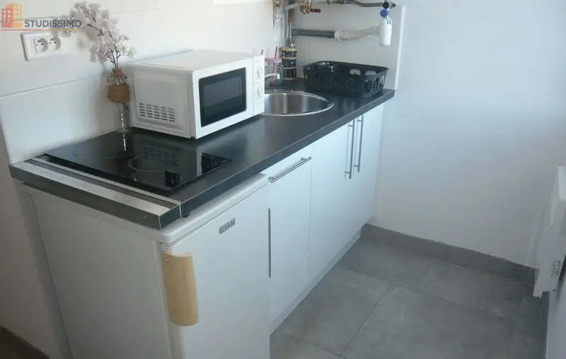 Studio meublé 22m² Miramas - Cuisine séparée, sans vis-à-vis - Photo 2