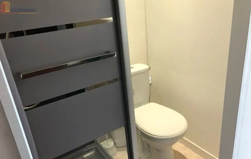 Studio meublé 14m² Caen centre - Proche faculté, dernier étage - Photo 2