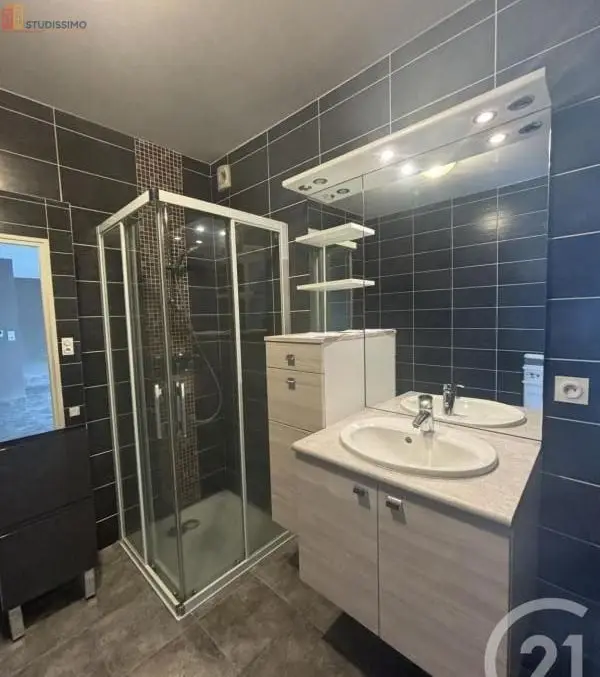 Studio 35m² Aurillac - DPE D, 1er étage - Photo 2