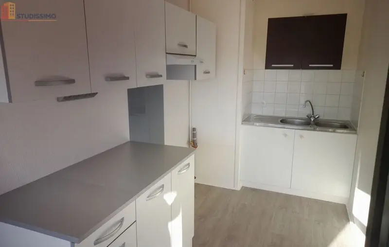 Studio 30m² Aurillac - Étage 2/5, lumineux - Photo 5