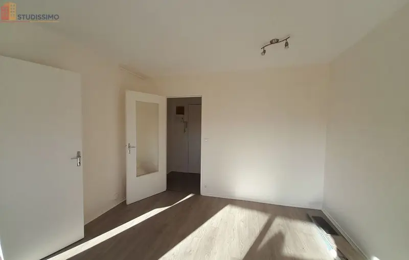 Studio 30m² Aurillac - Étage 2/5, lumineux - Photo 4