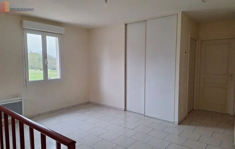 Studio 60m² Chasseneuil-sur-Bonnieure - Garage - Photo 2