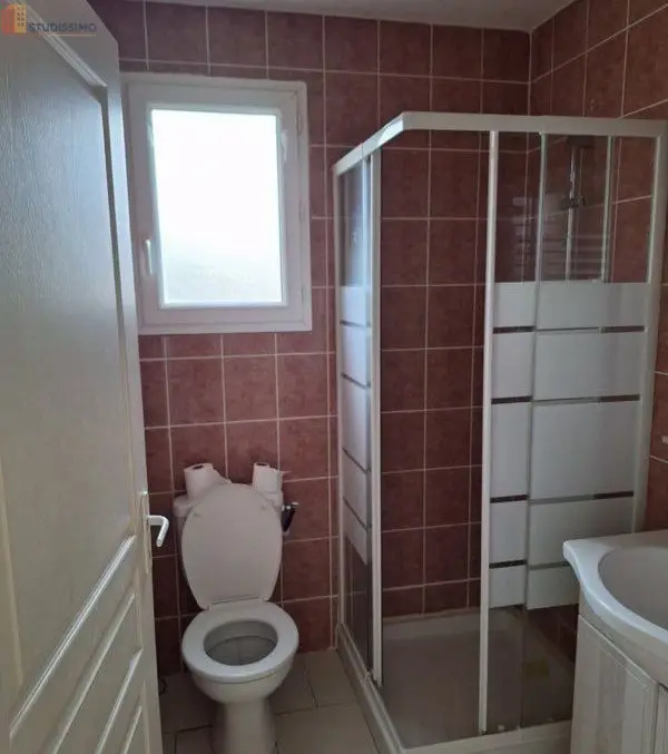 Studio 60m² Chasseneuil-sur-Bonnieure - Garage - Photo 1