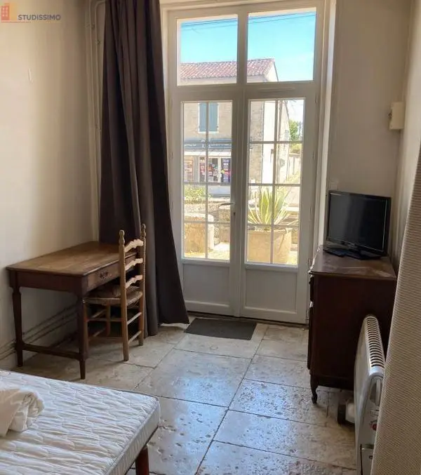 Studio meublé 18m² Mansle-les-Fontaines - Maison bourgeoise, calme - Photo 4