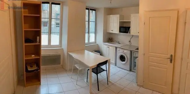 Studio meublé 24m² La Rochelle - Proche marché, lumineux - Photo 2