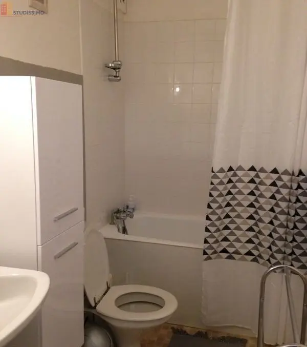 Studio meublé 28m² La Rochelle centre - Proche marché, lumineux - Photo 2