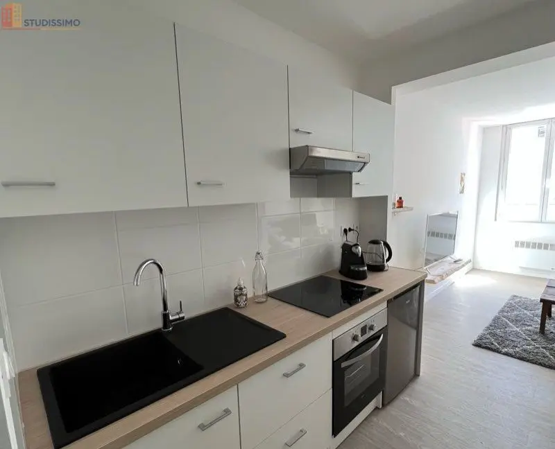 Studio meublé 27m² Rochefort - Meublé, DPE D - Photo 2