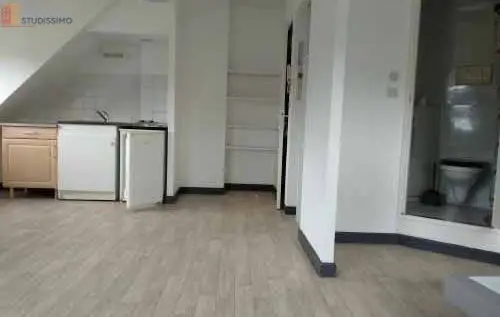 Studio meublé 25m² Guingamp - Lumineux, dernier étage - Photo 2