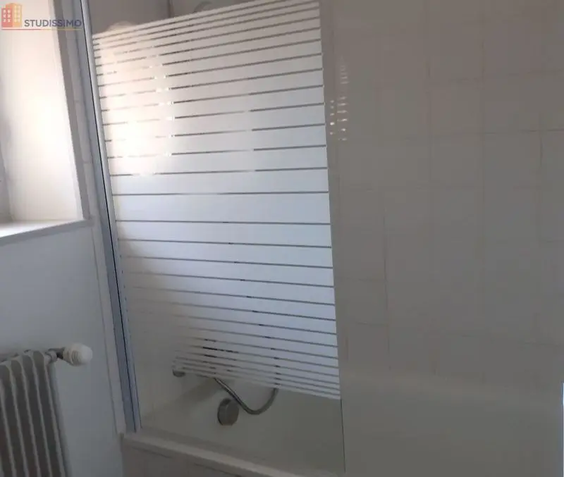 Studio meublé 25m² Boussac centre - Proche commerces, libre - Photo 2