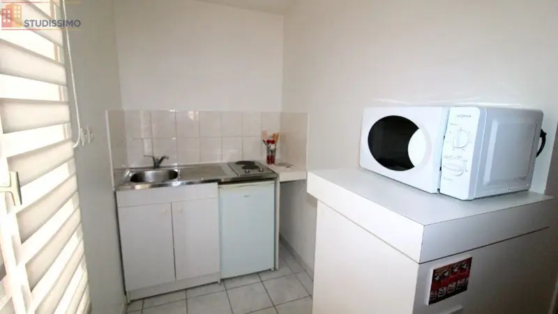 Studio meublé 24m² Besançon - Lumineux, 1er étage - Photo 2