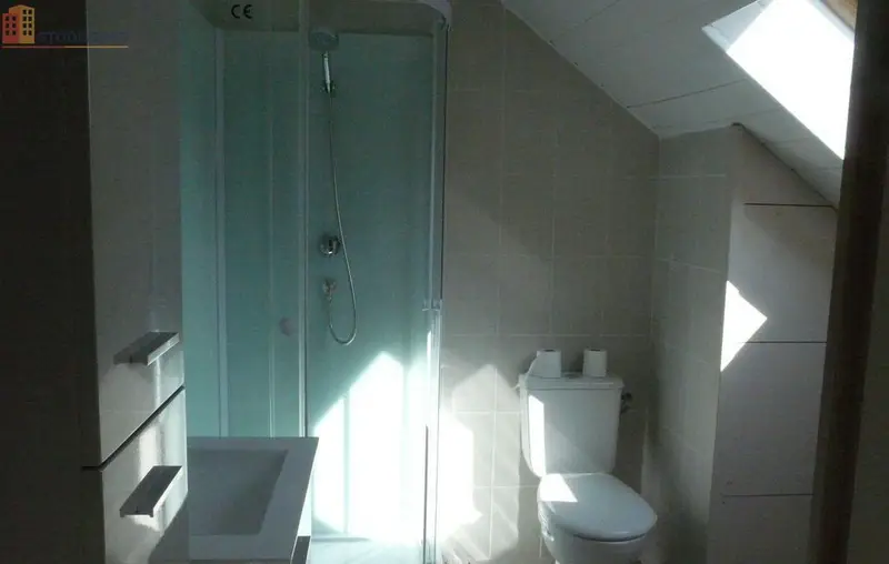 Studio 29m² Saint-Vit - Sous combles, calme - Photo 5
