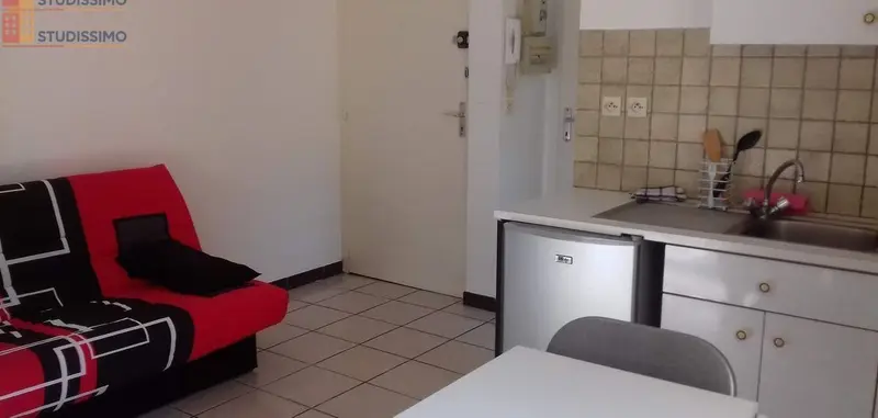 Studio meublé 17m² Besançon centre - Ensoleillé, au calme - Photo 3