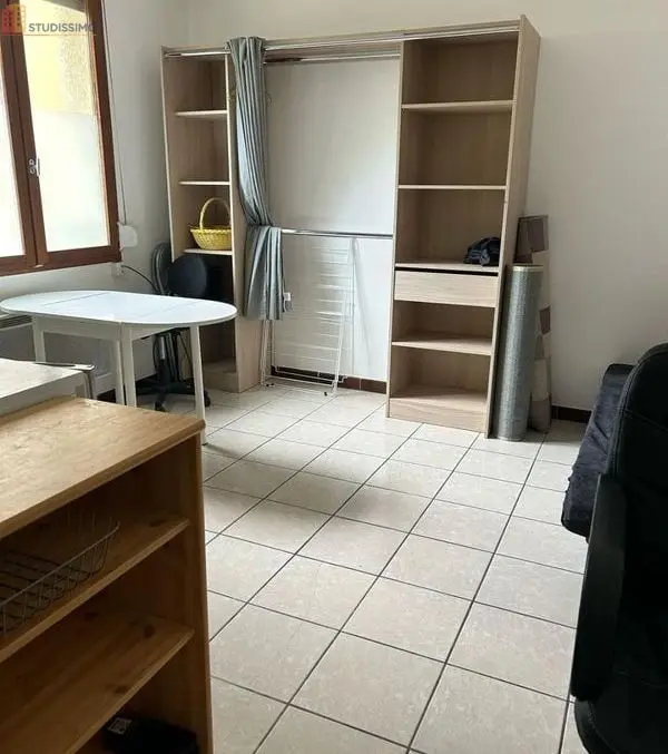 Studio meublé 17m² Besançon centre - Ensoleillé, au calme - Photo 2