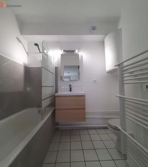 Studio meublé 28m² Besançon 25000 - Grand, parking privé - Photo 3