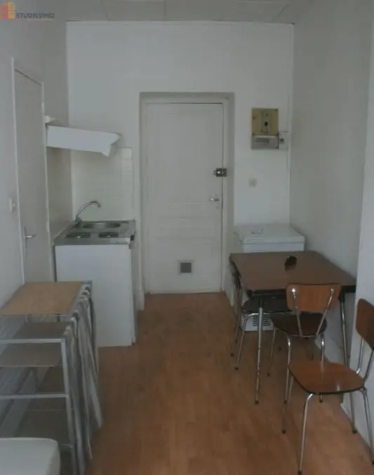 Studio meublé 16m² Besançon - Lumineux, 2e étage - Photo 5