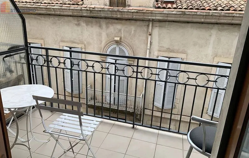 Studio meublé 15m² Nîmes centre - Calme, lumineux - Photo 2